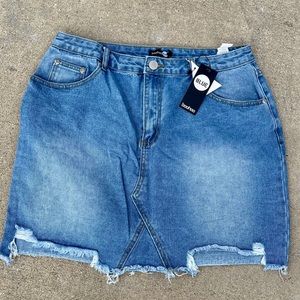 WOMEN’S PLUS SIZE DISTRESSED JEAN SKIRT 12 MINI
